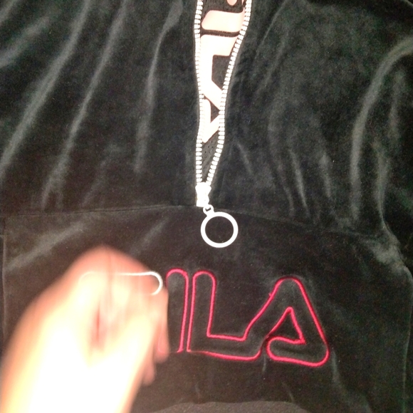 Cropped velour hoodie Fila NWOT has a quarter zip with Fila logo pockets Large - Picture 3 of 7